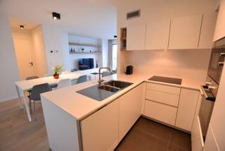 Bel appartement meublé avec une finition superbe situé dans à Duinenwater!Composition: hall d'entrée avec toilettes invitées et vesitiare, living...