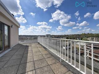 TEL : 0483/300.536 - MAIL : Maya.Agharbi@weinvest.beWe Invest heeft het genoegen u deze prachtige, gemeubelde, lichtrijke en doorzon studio voor te...