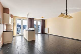 Dit recente appartement is gelegen pal in het centrum van Stabroek. Winkels, openbaar vervoer en scholen bevinden zich allemaal op wandelafstand...