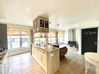 Ruim en gezellig duplex appartement in landelijke stijl, 137 m² bewoonbare oppervlakte, enig in het gebouw, met indeling als volgt:...