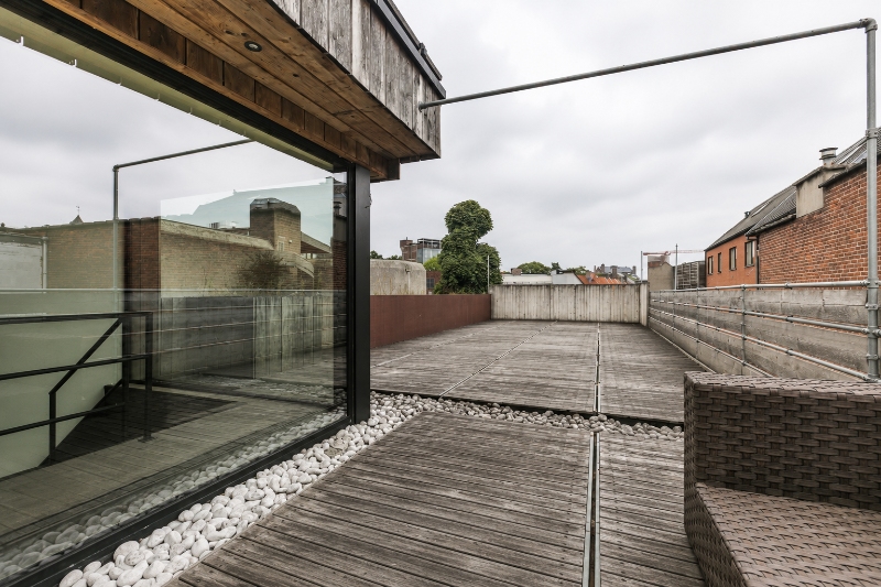 Centraal gelegen loft met 3 slaapkamers (meer mogelijk), garage voor 4 wagens, groot terras...(Energielabel A, elektriciteit goedgek...) - foto 5