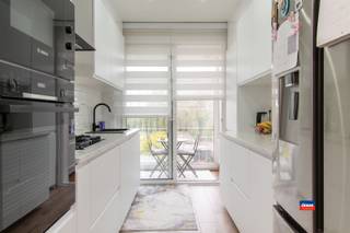 <p><span>WILRIJK | GERENOVEERD APPARTEMENT MET TWEE RUIME SLAAPKAMERS EN TERRAS | GELEGEN OP DE TWEEDE VERDIEPING| EPC C </span><span>|</span></p><p><span>Indeling als volgt: inkomhal - apart toilet - woonkamer/leefruimte - gesloten, ingerichte keuken - terras met uitzicht op groen - badkamer met douche en lavabomeubel - twee ruime slaapkamers - berging - extra ruimte met bergkasten. </span></p><p><span>Maandelijkse kosten bedragen ca. 133 euro (minuterie, blokpolis, onderhoud, syndicus en water).</span></p><p><span>Het appartement is gunstig gelegen in de onmiddellijke nabijheid van supermarkten, scholen, openbaar vervoer en </span><span>vlakbij invalswegen. </span></p><p><span> </span></p><p><span>Extra troeven:</span></p><ul><li><span>Vlakbij het centrum van wilrijk</span></li><li><span>Royale woonkamer met veel lichtinval</span></li><li><span>Terras met uitzicht op groen</span></li><li><span>Lage maandelijkse kosten (+/- 133 euro)</span></li><li><span>Aparte meters voor elektriciteit en gas </span></li><li><span>Grote extra kelder berging</span></li><li><span>Helemaal gerenoveerd in 2021</span></li><li><span>Staanplaatsen voorzien achteraan het gebouw</span></li></ul><p><span> </span></p><p><span> </span></p><p><span> </span></p><p><span> </span></p>