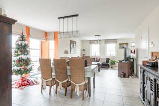 In de Sellekaertstraat 95 te Pelt bevindt zich dit verzorgde en ruime duplex appartement, gelegen in een recent en degelijk gebouw...