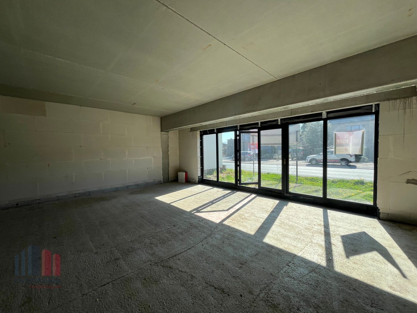 139 m² nieuwbouw handels- of kantoorruimte nabij de E40 te Drongen - foto 4