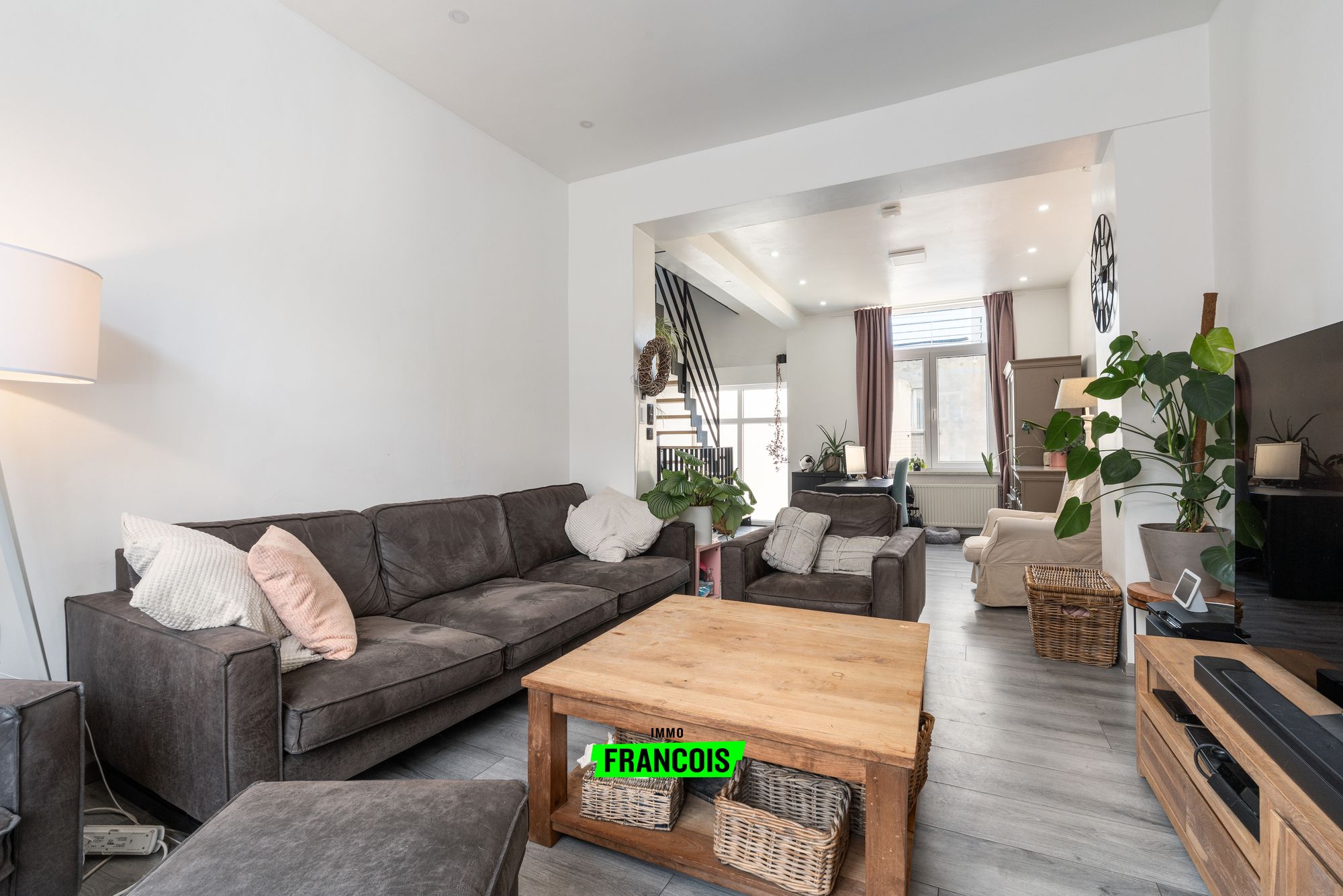 Ruime, instapklare woning met zonnig terras in Oostende - foto 1