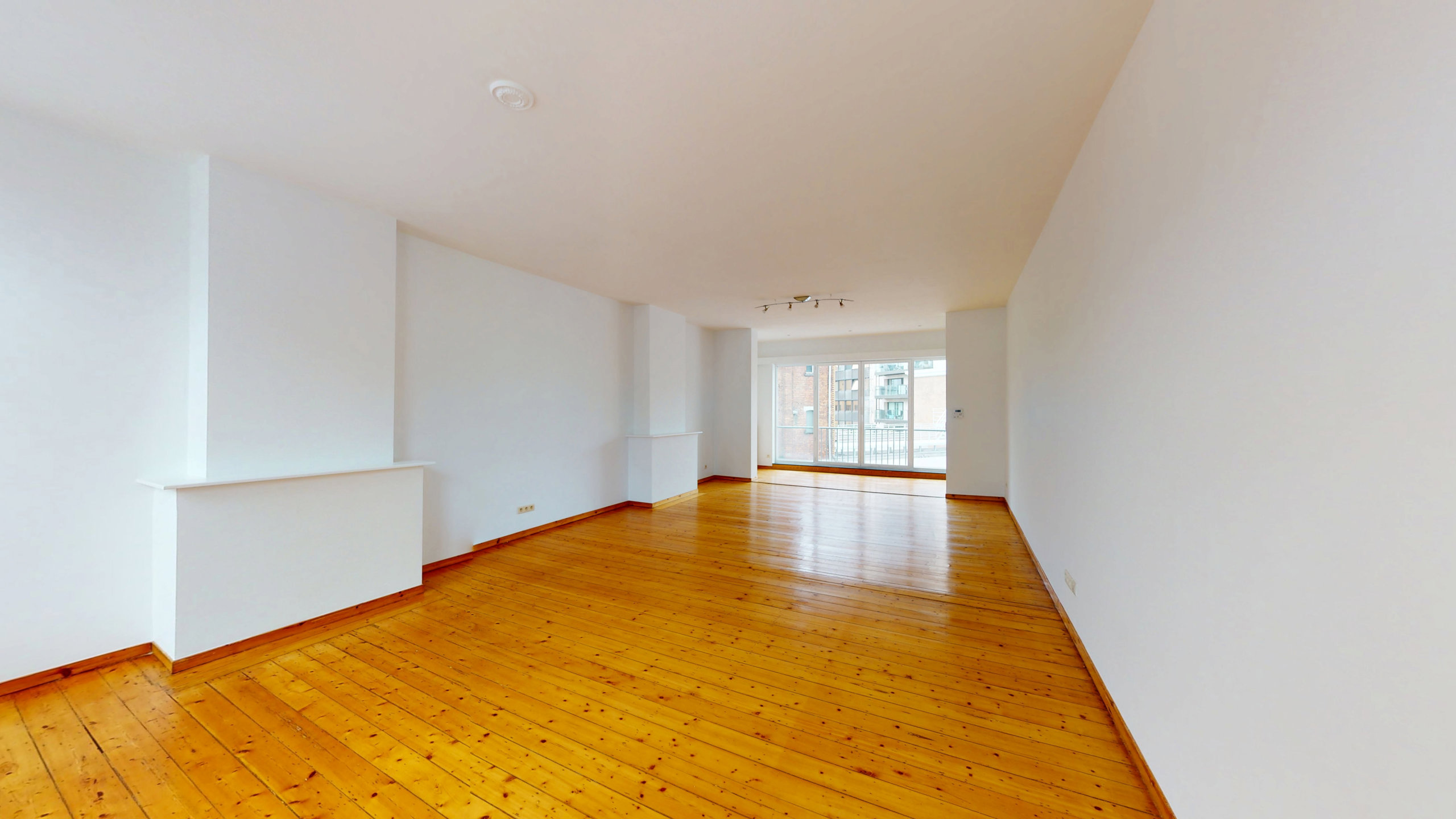 ANTWERPEN - CENTRUM - Gerenoveerd éénslaapkamer appartement - foto 2