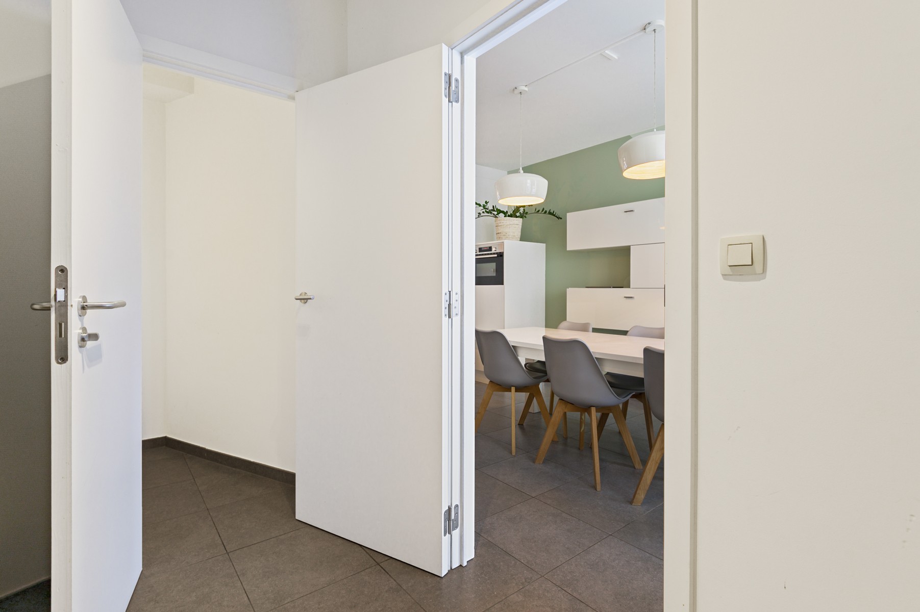 Recente woning op centrale ligging met 2 garages - foto 5