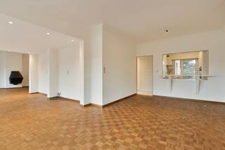 Appartement van ca. 162m² met 3 slaapkamers, 2 badkamers en 2 terrassen.Indeling:Via de hal heeft men aan weerszijden van de lift toegang tot het...