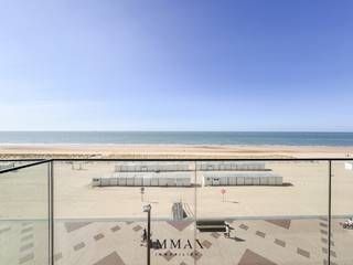 Dit stijlvolle appartement, van het jaar 2020, is uitzonderlijk gelegen op de Zeedijk van Knokke en biedt een frontaal en onbelemmerd zicht op...