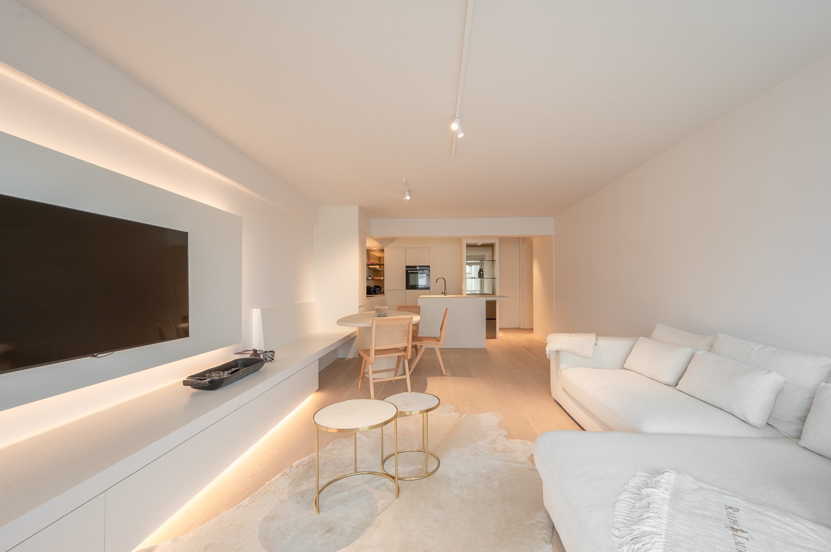 Sunny renovated apartment with sea view in Knokke-Duinbergen - photo 5