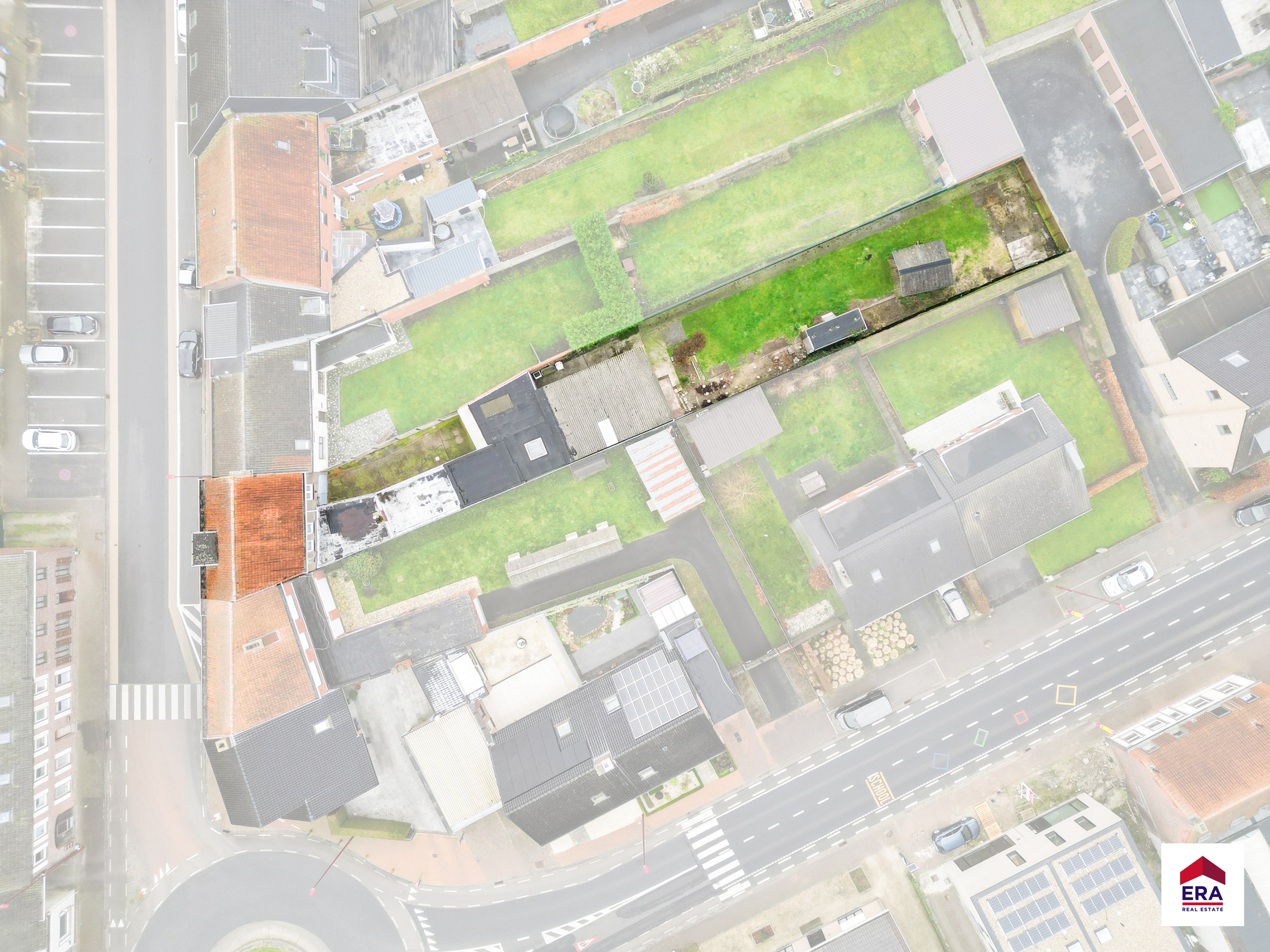 Ruime woning met bijgebouwen op 668 m² - foto 3