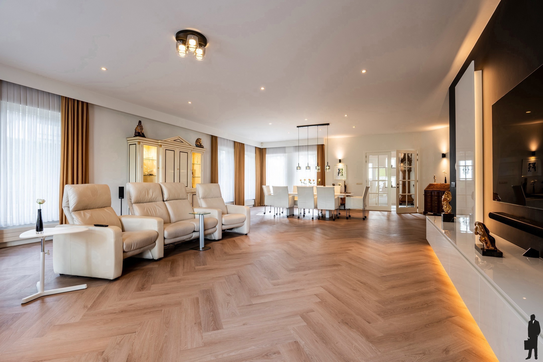 Riante villa (maar liefst 454m² woonopp.) vlakbij Nederland - foto 4