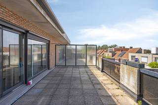 Op zoek naar een betaalbaar appartement in het centrum van Roeselare? Dan is dit 1-slaapkamerappartement zeker een bezoek waard.Het appartement...
