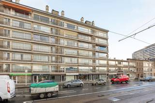 Het appartement is gelegen op de bruisende Bredabaan en heeft een geniale bereikbaarheid.Openbaar vervoer (tram en bus) voor de deur, op- en afrit...