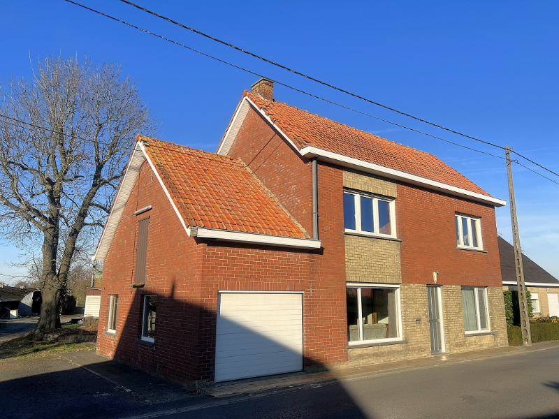 landelijke woning met bijgebouwen en grond in Diksmuide-Woumen - foto 2