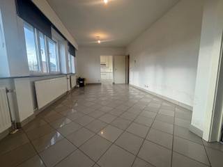 Dit appartement is gelegen in Sint-Joris-Winge, vlakbij het Gouden Kruispunt en tal van andere voorzieningen (scholen, openbaar vervoer...)...