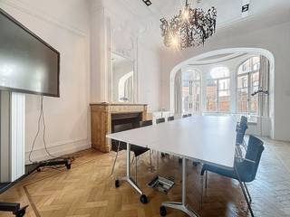 In the heart of Brussels, on Van Orleystraat, you will find this exceptional office space of approximately 180.3 m², located on the second floor of...