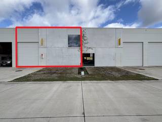 Magazijn van ca. 315m² BVO te huur in Harelbeke in het nieuwbouwproject de Stip. Het magazijn is gelegen in de nabijheid van diverse invalswegen en...