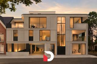 Residentie Parkhus is een kleinschalige boutique residentie op een uitermate vlot bereikbare locatie in het hart van Sint-Michiels (Brugge), vlakbij de Expressweg/autostrade, treinstation, bushalte(s), winkels, scholen, ontspanningsmogelijkheden, centrum Brugge, enz. <br /><br />In dit architecturaal hoogwaardige gebouw worden 3 diverse nieuwbouwappartementen gebouwd met 1 tot 3 slaapkamers, en een gelijkvloerse kantoorruimte. De appartementen worden voorzien van kwalitatieve materialen en de meest efficiënte technieken zoals individuele warmtepompen, zonnepanelen, enz.<br /><br />Het appartement uit deze advertentie is een prachtig 3-slaapkamerappartement van ca. 148m² en ca. 19m² terras, gelegen op de 1ste verdieping van het gebouw. <br /><br />Er worden tevens private (en hoofdzakelijk overdekte) parkeerplaatsen te koop aangeboden. <br /><br />Als kerst op de taart komen de appartementen in aanmerking voor een aankoop aan 6% BTW voor zowél grond- als constructiewaarde!<br /><br />Contacteer ons snel voor meer info over dit prachtige project: www.delbecque.immo