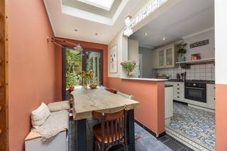 <p><span> </span></p><p><span>Located within walking distance of Bouckenborgh Park, this move-in-ready family home beautifully combines character with contemporary living comfort. Authentic plank floors, an impressive skylight, a stylish bathroom, and a surprisingly deep city garden make this house a warm home where every family member can find their place.</span></p><p><span> </span></p><p><span>Light, character &amp; </span><span>coziness<br />As soon as you step into the entryway, you can tell this home has been carefully maintained. Up front, the cozy living room—with its authentic plank floors and high ceilings—creates a warm, homey atmosphere. The living area flows seamlessly into the dining room, where the large skylight provides an abundance of natural light all day long. Here, dining with family or friends becomes a natural pleasure.</span></p><p><span>The country-style kitchen flows seamlessly into the dining area and combines charm with practical comfort. The numerous cabinets, the spacious countertop, and the characterful floor make this a place where you’ll enjoy cooking. Behind the kitchen is a spacious, separate laundry and storage area, keeping everything neatly out of sight.</span></p><p><span>Through the back door, you step into the cozy city garden. Thanks to the mature greenery, the various seating areas, and the playful layout, you’ll enjoy a surprising amount of privacy here. Children can play to their hearts’ content in the playhouse, while you quietly enjoy a cup of coffee or an aperitif in the sunshine.</span></p><p><span> </span></p><p><span>Four bedrooms &amp;, a bathroom to dream</span><span>of<br />On the first floor, you’ll find two spacious bedrooms and an exceptionally stylish bathroom. It feels like a private spa, with a freestanding bathtub, a spacious walk-in shower with a rain showerhead, a double sink, and a large skylight that floods the room with natural daylight.</span></p><p><span>The second floor offers two more full-sized bedrooms, ideal as children’s rooms, guest rooms, an office, or a hobby room. Thanks to this practical layout, the home effortlessly adapts to the needs of a young family or remote workers looking for extra space.</span></p><p><span>In addition, the home features a spacious basement and a spacious attic that provide extra storage space.</span></p><p><span> </span></p><p><span>Peaceful living close to</span><span>nature<br />Minister Schollaertstraat is a quiet residential street where families feel right at home. Bouckenborghpark is within walking distance, ideal for a morning walk, an afternoon of play with the kids, or a jog around the park. Schools, neighborhood shops, public transportation, and major access roads are all nearby, allowing you to enjoy a pleasant combination of tranquility and excellent accessibility.</span></p><p><span> </span></p>