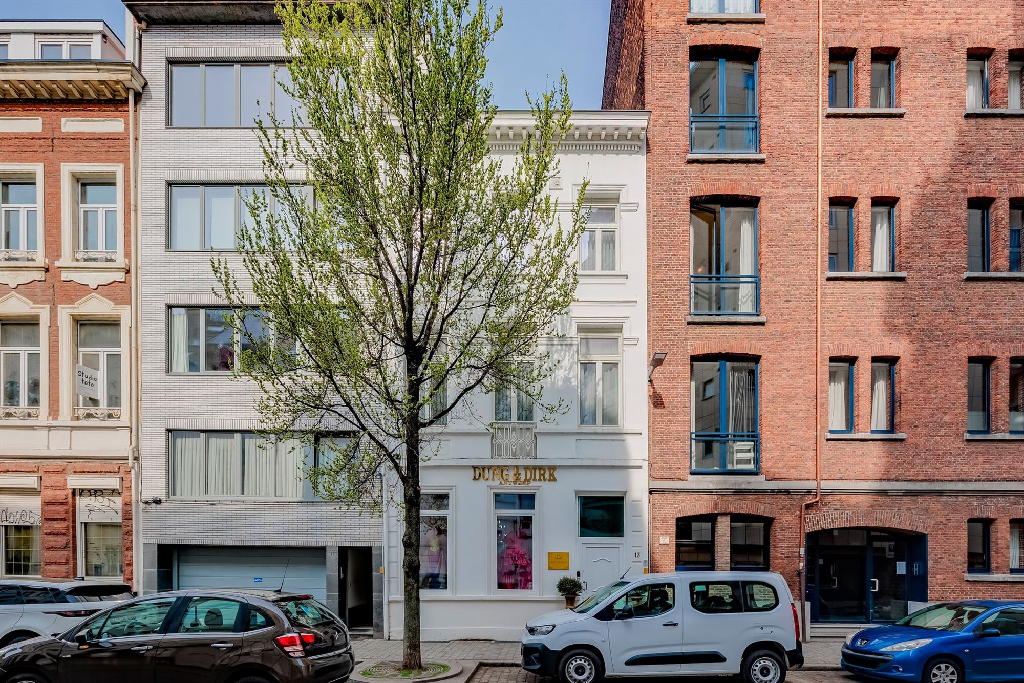 Ruime herenwoning met 5 slk + 4 badk met tuin en terras - foto 2