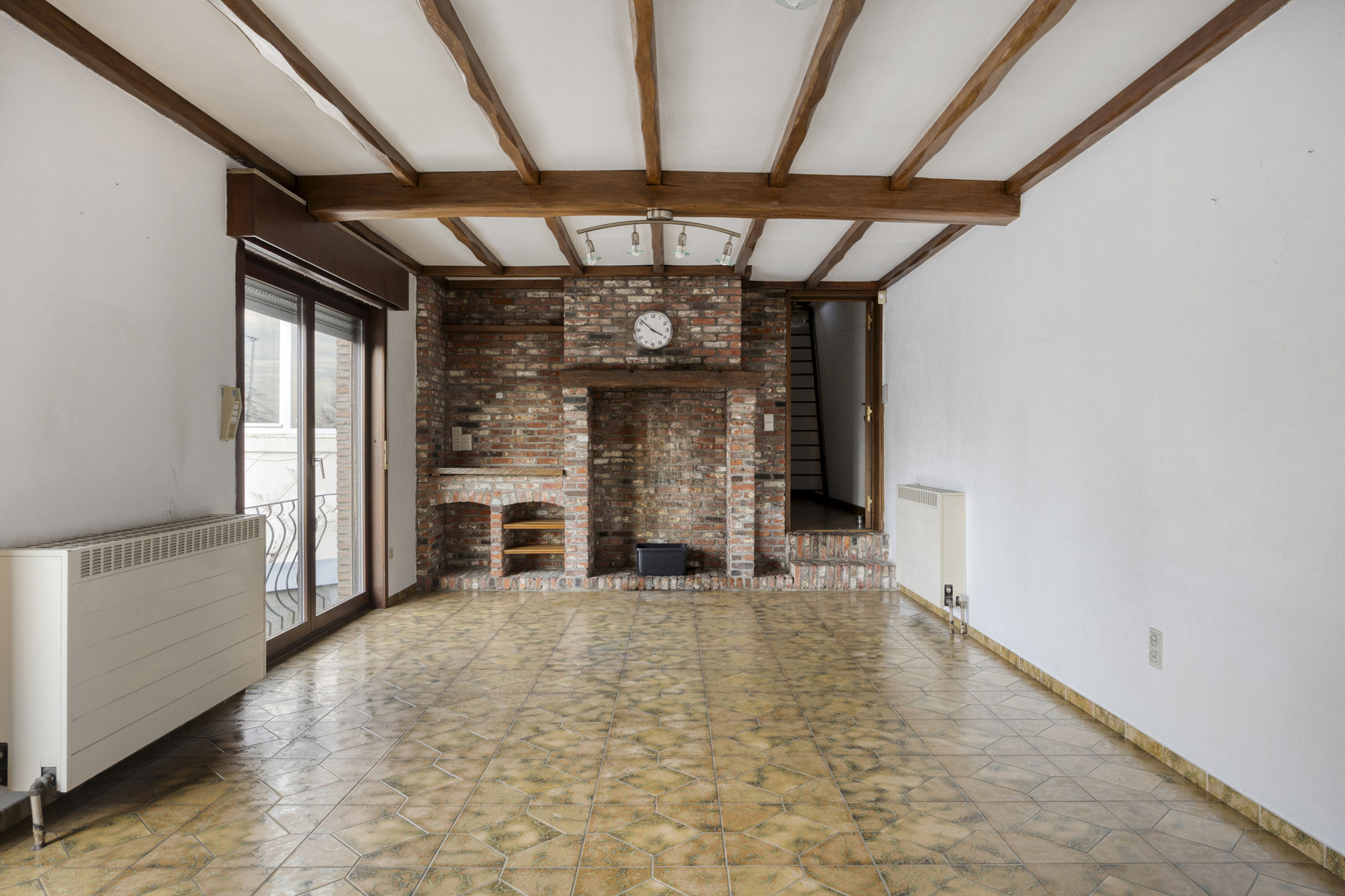 Centraal gelegen woning met veel potentieel - foto 2