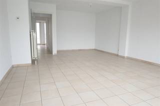 Verzorgd appartement met veel lichtinval op de 1ste verdieping (met lift), gelegen aan de Sint-Antoniuskerk, op enkele stappen van het...