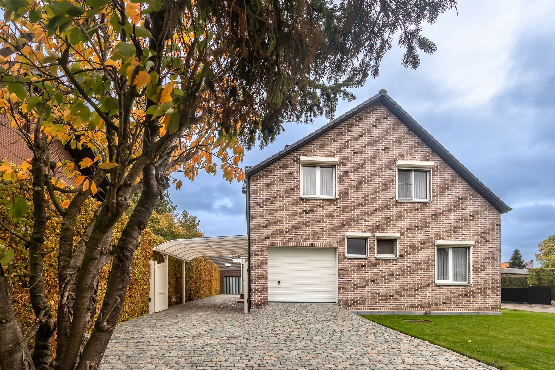 Comfortabele ruime gezinswoning  met 4-5 slaapkamers op 10 are - foto 2