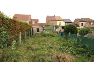 Deze ruime rijwoning is gelegen op enkele minuutjes van het stadscentrum van Tongeren.Praktische indeling met 3 ruime slaapkamers en een zuidwest...
