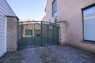 Dit “handelshuis” 1995 was in oorsprong een dokterswoning met 110 m² praktijk en riante 180 m² duplex erboven. Op heden is het ingedeeld in...