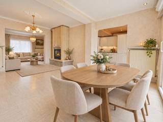 Riante gezinswoning met uniek panoramisch uitzicht en eindeloos potentieel op 644 m².<br />In deze verrassend ruime gezinswoning op een perceel van 644 m² geniet u vanuit uw eigen tuin en terras van een panoramisch zicht over de uitgestrekte velden en de IJzertoren.<br /><br />De troeven van deze woning:<br />Ruimte in overvloed: Met maar liefst 5 slaapkamers is dit de ideale plek voor een (groot) gezin.<br />Licht & Sfeer: De gezellige leefruimte, centraal verwarmd door een sfeervolle open haard, vormt het hart van de woning.<br />Functioneel comfort: Naast een ruime, ingerichte keuken beschikt de woning over een praktische kelder, een riante zolder en een dubbele garage met automatische poort.<br />Zuidgerichte tuin: Uw eigen oase van rust waar u de hele dag door geniet van de zon en de rustgevende vergezichten.<br /><br />Perfecte ligging: Nabij het centrum op een steenworp afstand van winkels, scholen en de belangrijkste invalswegen.<br /><br />Een blanco canvas voor uw droomwoning<br />Deze woning biedt een unieke kans voor wie op zoek is naar een karaktervolle basis om volledig naar eigen smaak en met hedendaags wooncomfort in te richten. Dankzij de indeling en de vele uitbreidingsmogelijkheden transformeert u dit pand moeiteloos tot een eigentijdse parel.<br /><br />Richtprijs: De vermelde prijs is een richtprijs. Elk bod wordt voorgelegd aan de eigenaar, die zich het recht voorbehoudt het bod al dan niet te aanvaarden.<br /><br />Benieuwd naar wat uw eigen woning waard is?<br />Neem een voorsprong op de markt en vraag uw vrijblijvende, gratis schatting aan via: www.residentievastgoed.be/gratisonlineschatten<br /><br />EPC: 542 kWh/m² (Ref. DI00070)