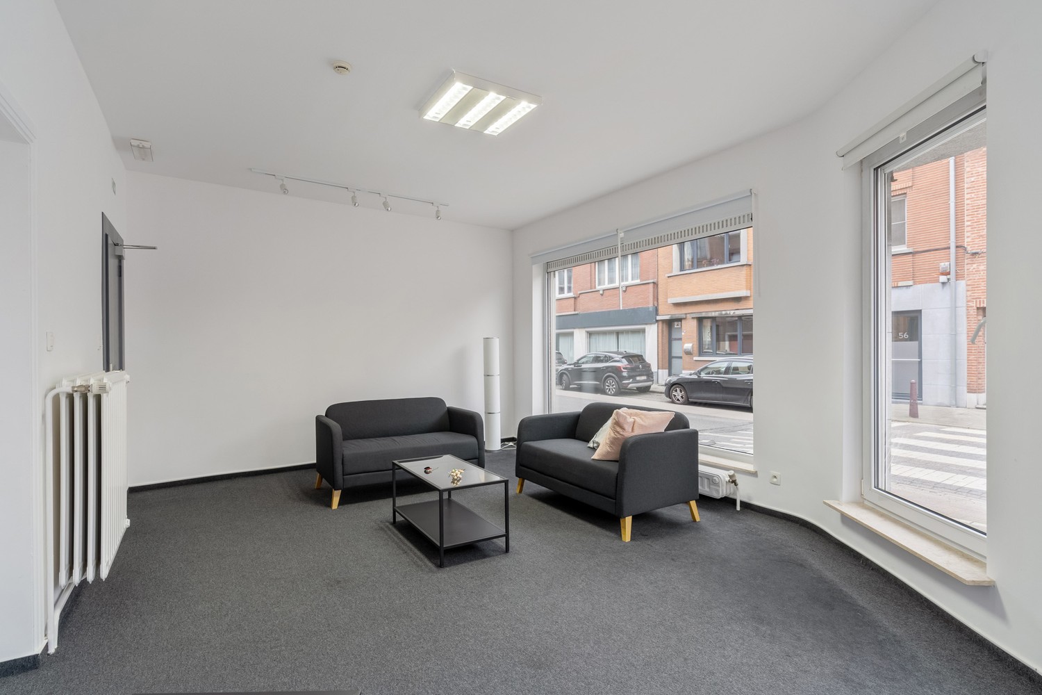 Goed gelegen kantoor/praktijkruimte met een kelderverdieping en een garagebox te Kessel-Lo! - foto 4