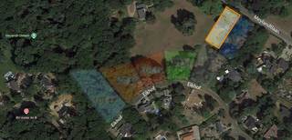 Voor meer info en foto’s, surf naar www.swevers.be – Op een uitzonderlijk perceel van 21 are biedt deze bouwgrond aan de Meylandtlaan in Heusden-Zolder een unieke kans voor wie op zoek is naar ruimte, rust én bereikbaarheid. Met een perceeloppervlakte van 2.100 m², 30 meter breedte en 70 meter diepte zijn er tal van bouwmogelijkheden. Dankzij de zuidwestelijke oriëntatie geniet je van optimale zoninval in tuin en woning. Er mag een vrijstaande ééngezinswoning gebouwd worden met een maximale bouwdiepte van 15 meter, een bouwhoogte tot 6 meter en een bebouwbare oppervlakte van 225 m². De dakvorm is vrij te kiezen, wat extra architecturale vrijheid biedt. De getoonde villa is ter indicatie. De ligging is ideaal: openbaar vervoer op 650 meter, scholen op 1 km, ontspanning en horeca binnen een straal van 2 km en de autosnelweg vlot bereikbaar op 5 km. De Meylandtlaan is een rustige, residentiële straat – perfect voor gezinnen. Voor meer informatie, bel 011 255 155.