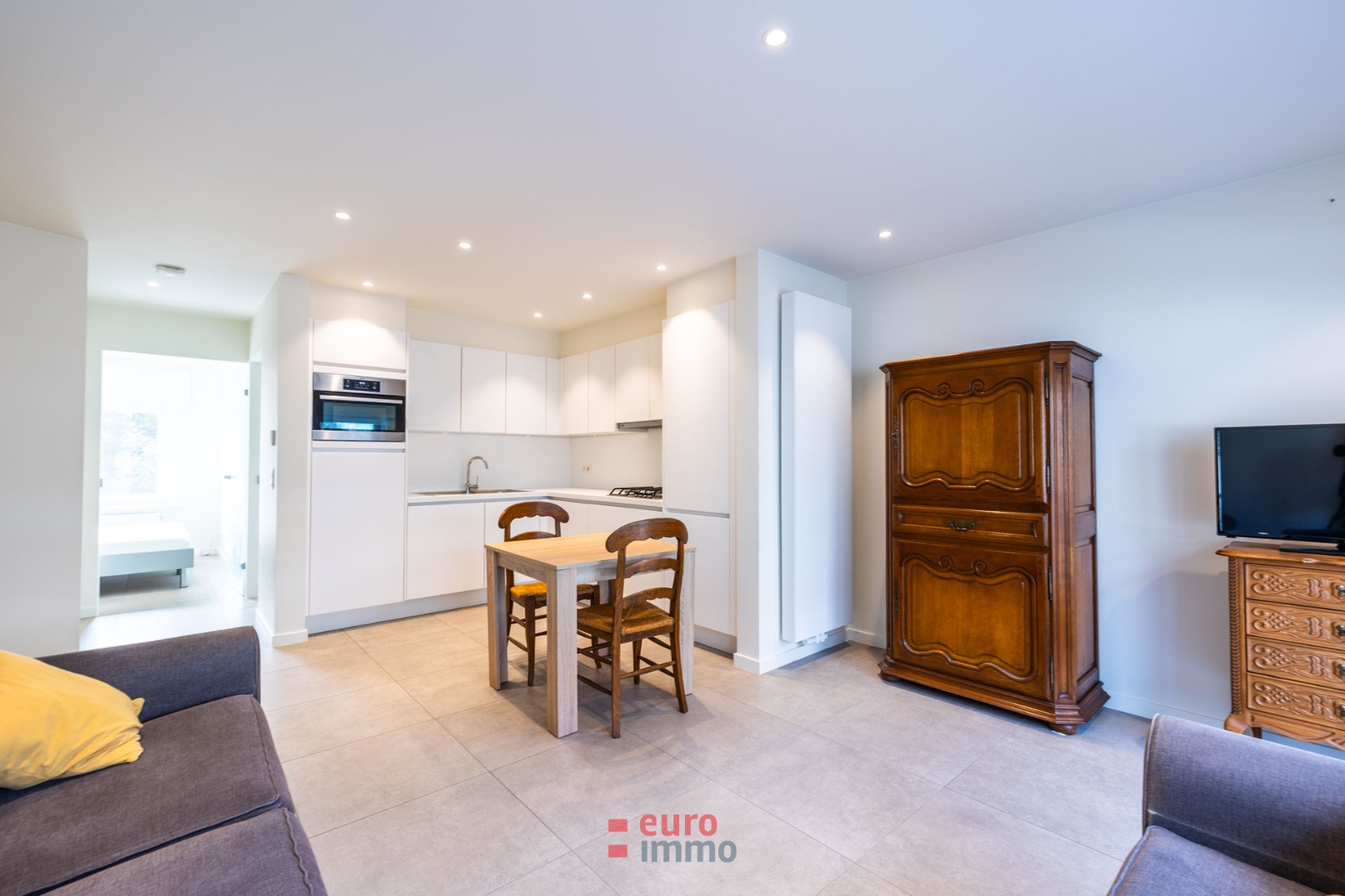 Compleet gerenoveerd appartement met 2 slaapkamers. - foto 4