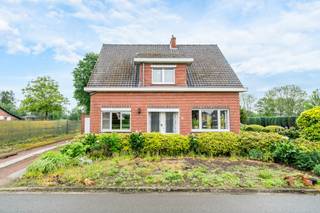 Zoekt u een charmant renovatieproject met ruimte, rust en een strategische ligging? Deze woning op een perceel van maar liefst 12a 86ca biedt...