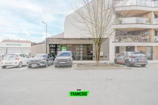 Gelegen op de markt van Staden, met een vlotte bereikbaarheid en ruime parkeermogelijkheden in de directe omgeving, bevindt zich dit...