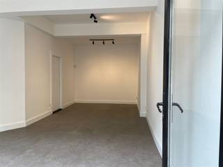 Dit commercieel handelspand is gelegen op het gelijkvloers van een zeer goed gelegen gebouw in het hartje van Antwerpen. Op wandelafstand vindt...