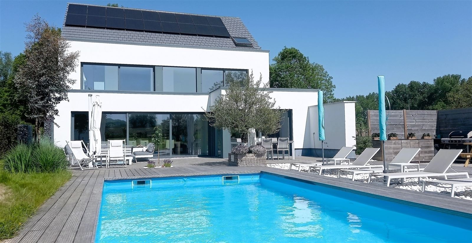 Moderne luxe villa met zwembad en 6 slaapkamers - foto 1