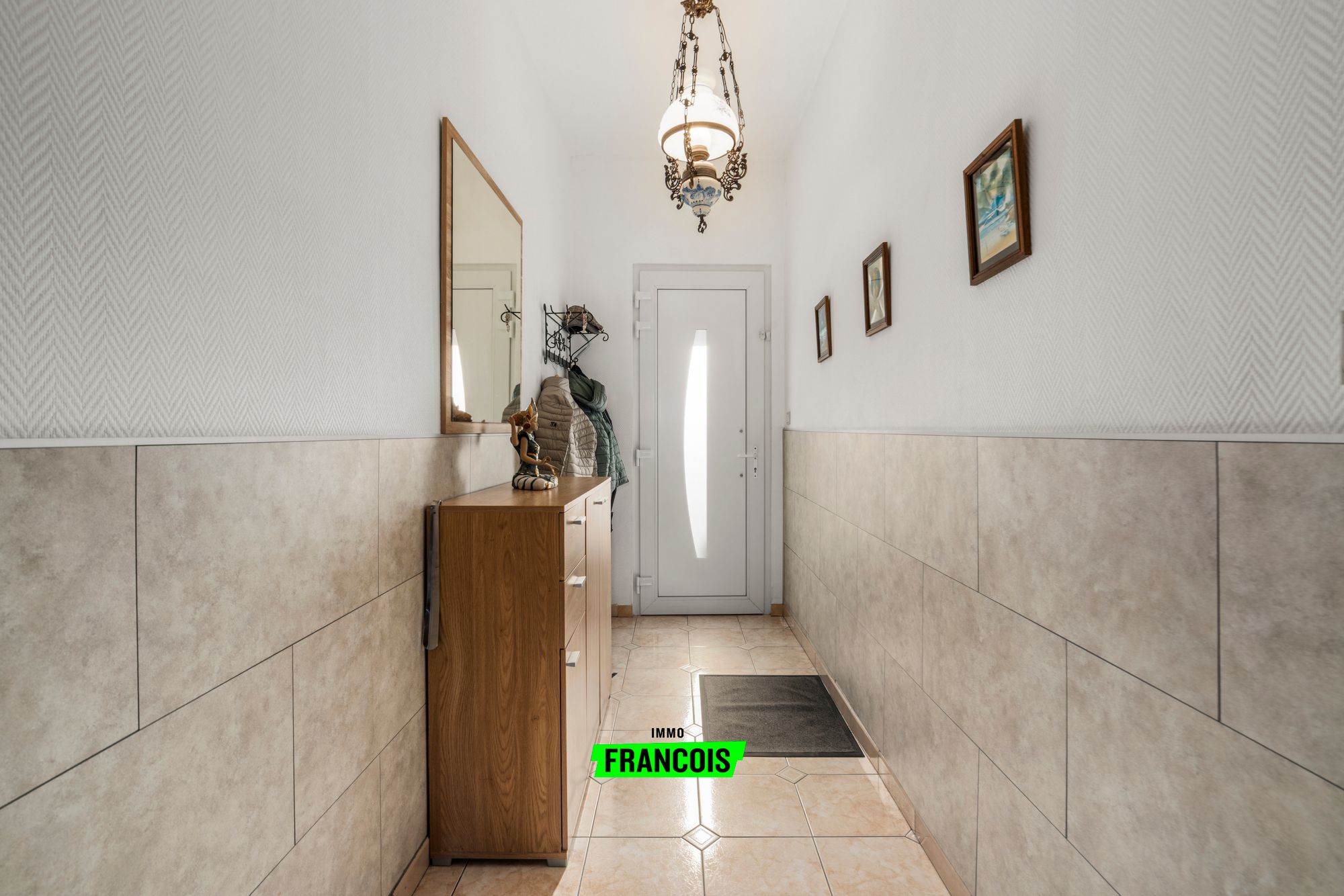 Instapklare gezinswoning met 4 slaapkamers en tuin in het centrum van Vilvoorde. - foto 2