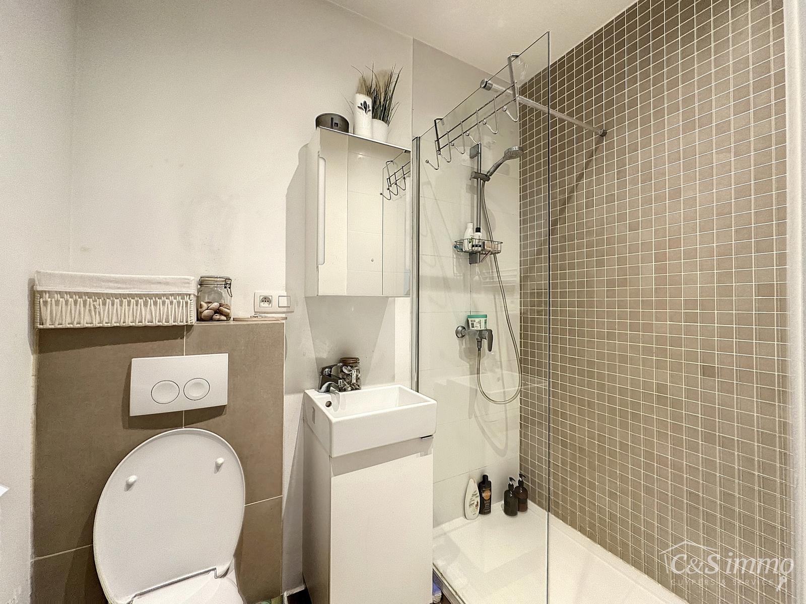 Instapklaar 2-slaapkamerappartement met terras te huur - foto 5