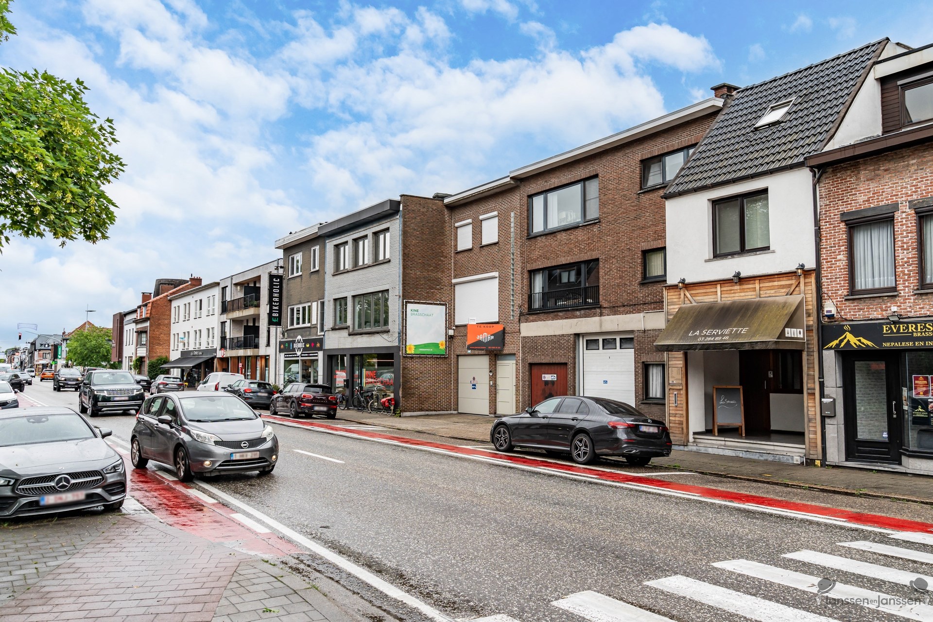 Opbrengsteigendom met ruime duplexappartement (144m²) en handelsgelijkvloers - foto 4