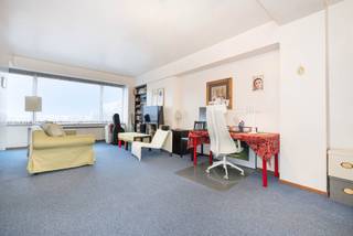 Op een steenworp van het Montgomeryplein, de Georges Henrilaan, het openbaar vervoer en de belangrijkste invalswegen, ontdekt u dit appartement van ±62 m² op een bijzonder gegeerde ligging in Brussel.<br /><br />Het appartement bestaat uit een inkomhal, een aangename leefruimte, een uitgeruste keuken, één slaapkamer, een badkamer en een apart toilet. Een kelder maakt het geheel compleet.<br /><br />Dankzij de strategische ligging, in een geliefde residentiële buurt met een uitstekende bereikbaarheid, vormt dit pand een bijzonder interessante opportuniteit voor investeerders die op zoek zijn naar een goed gelegen en reeds verhuurd appartement.<br /><br />Momenteel verhuurd aan 700 €/maand via een 9-jarig huurcontract gestart op 01/01/2007.<br /><br />Lasten: 180 €/maand (gemeenschappelijke delen, verzekering, syndicus). EPC: G. Afmetingen worden louter ter informatie verstrekt.