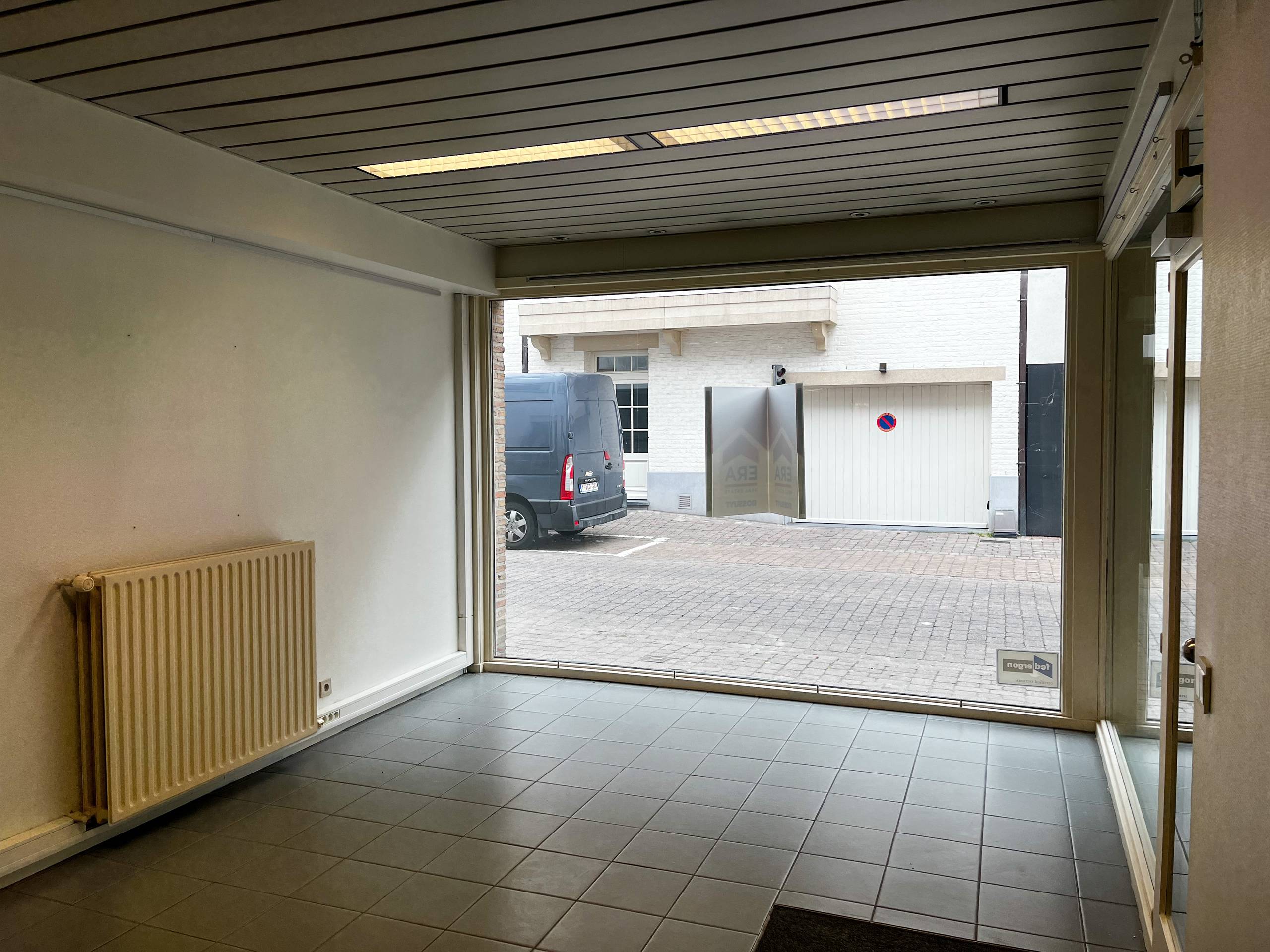 Centraal gelegen handelsruimte te huur in Waregem - foto 3