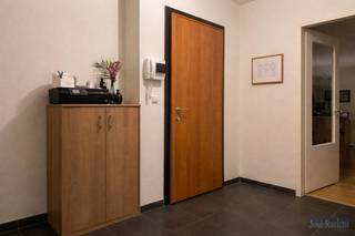 Goed en rustig gelegen dakappartement met 2 slaapkamers.Het appartement is gelegen op de derde verdieping van een kleinschalig gebouw met 8...