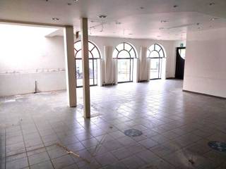 Gunstig gelegen kantoor- of handelsruimte in het centrum van Westerlo met een totale oppervlakte van +/-135m².Het pand beschikt over één grote...