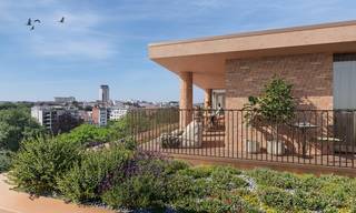 The iconic region around the Zuidpark offers a wealth of Ghent pearls. But the most surprising one is located at the top of the Zuidhof new-build residence. The duplex penthouse (162 m2 gross area) is located on the 7th and 8th floors and enjoys modern architecture with a high-quality finish. In consultation with the promoter, everything can be personalized if desired. Due to the ZW-oriented façade and the large windows, the apartment enjoys an enormous amount of light. As icing on the cake, we find a large roof terrace on the 8th floor with a phenomenal view over Ghent. In short: smart design, privacy, human-sized luxury and a magical location with a phenomenal view; that's what this property stands for.