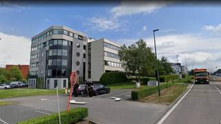 Te huur: uitstekend gelegen, instapklare kantoren/polyvalente ruimtes van 134 tot 207 m² langs de bedrijvige Leuvensesteenweg (N2), nabij de R0...