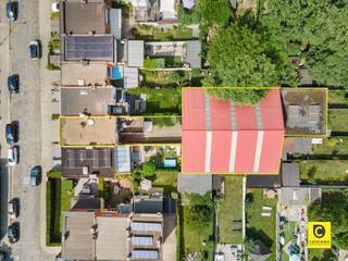 Dwelling + rear warehouse and showroom (450m²)...