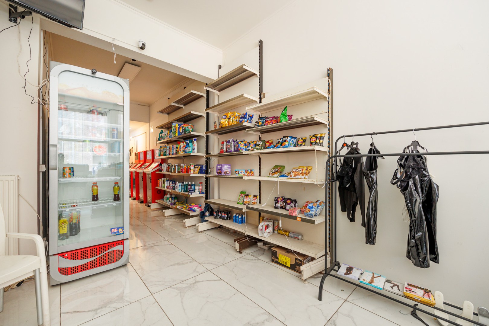 Opbrengsteigendom met 3 units en handelsruimte in het bruisende centrum! - foto 4