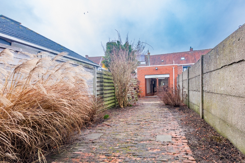 Handelshuis : winkel +/-  50m² , 3 slaapkamers, ruime  leefruimtes,groot terras... - foto 4
